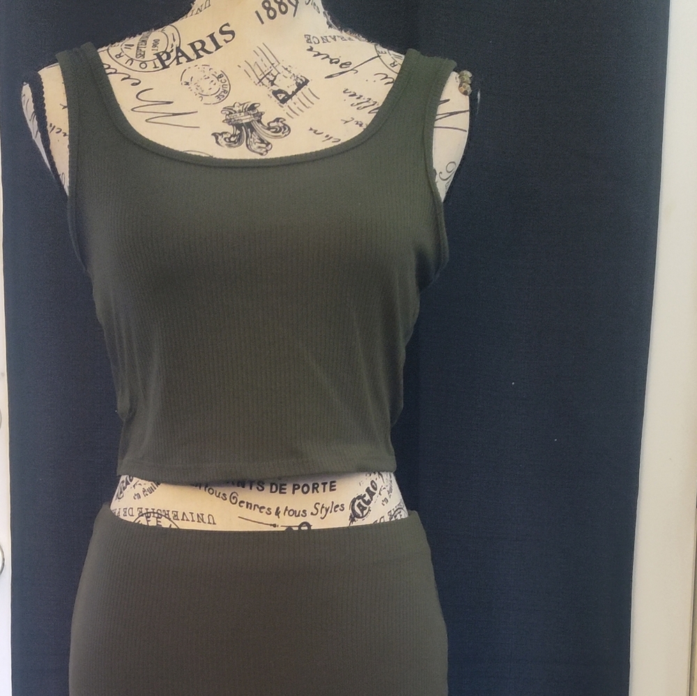 Elegant Olive Green Ribbed Skirt